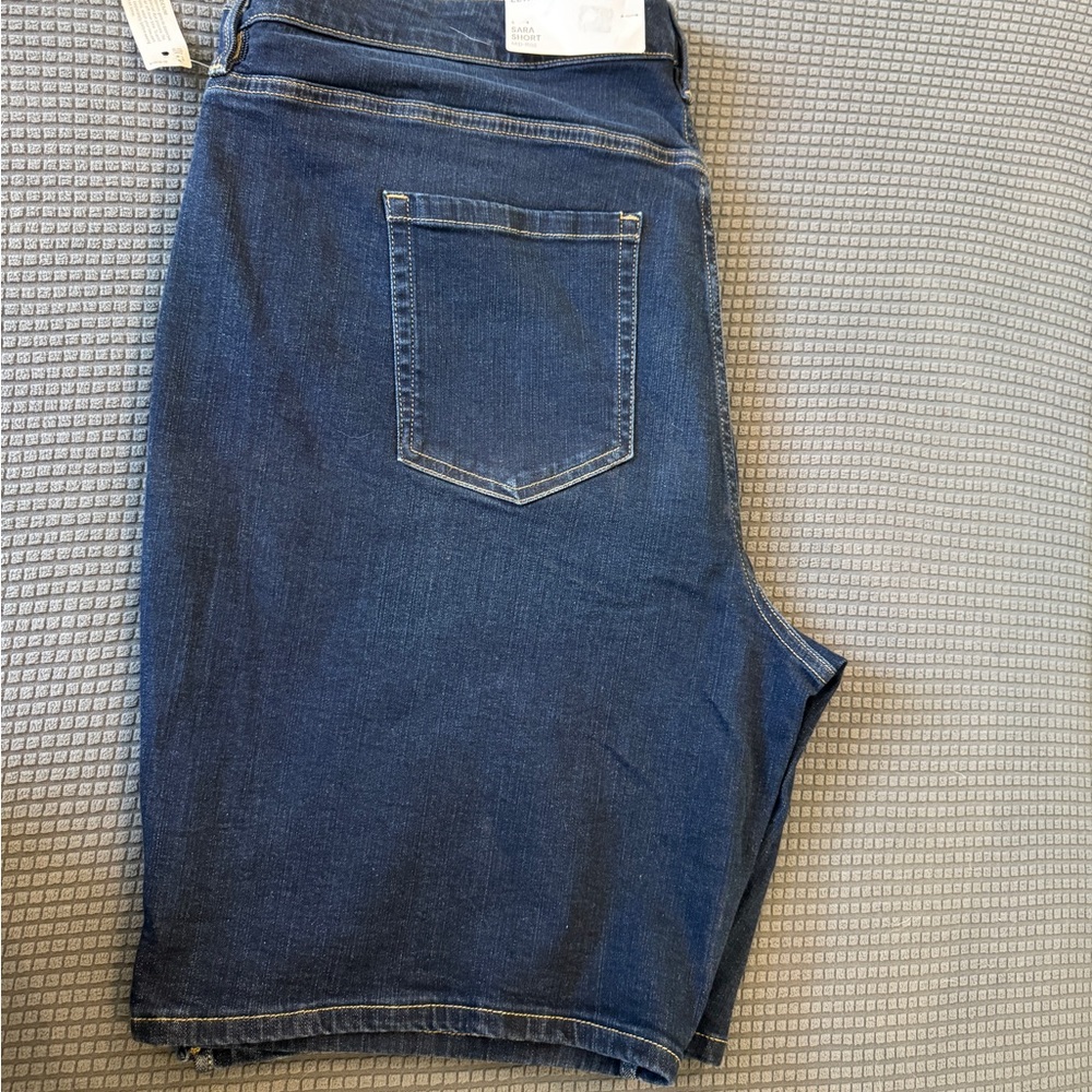 Liz Claiborne Dark Blue Denim Sara Shorts 24W mid rise NWT - Picture 6 of 6